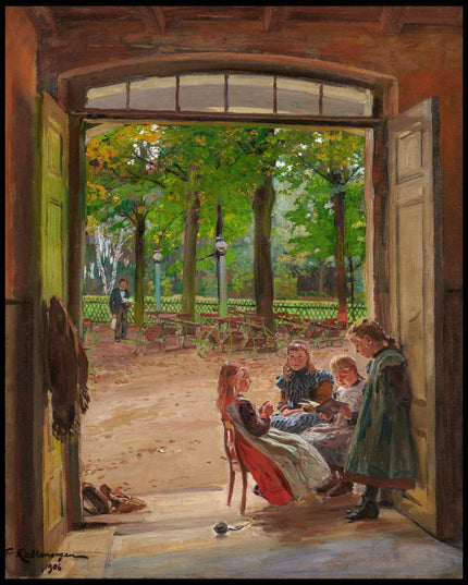 Mädchengruppe im Durchgang zum Gartencafé