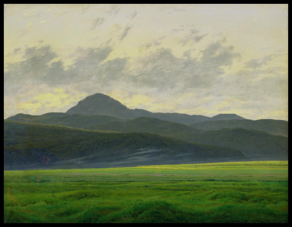 Ein Kunstdruck von einer grünen Berglandschaft in Böhmen mit einer Wiese im Vordergrund