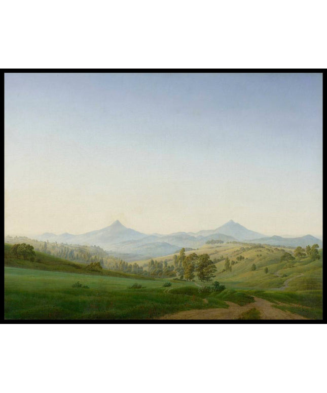 Ein Kunstdruck von einer weiten Landschaft mit hügeligen Wiesen und einigen Bäumen