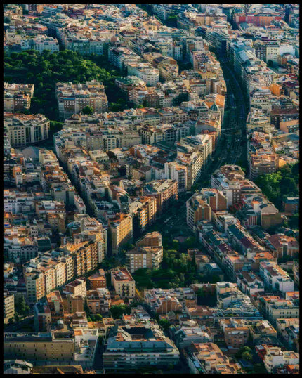 Ein Poster von einer langen Straße die durch die Innenstadt von Barcelona führt.
