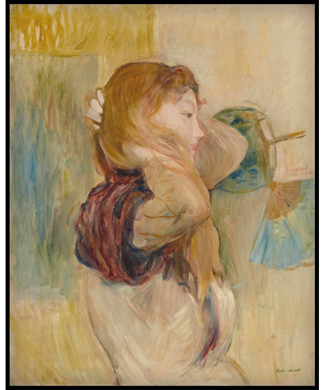 Jeune femme relevant ses cheveux