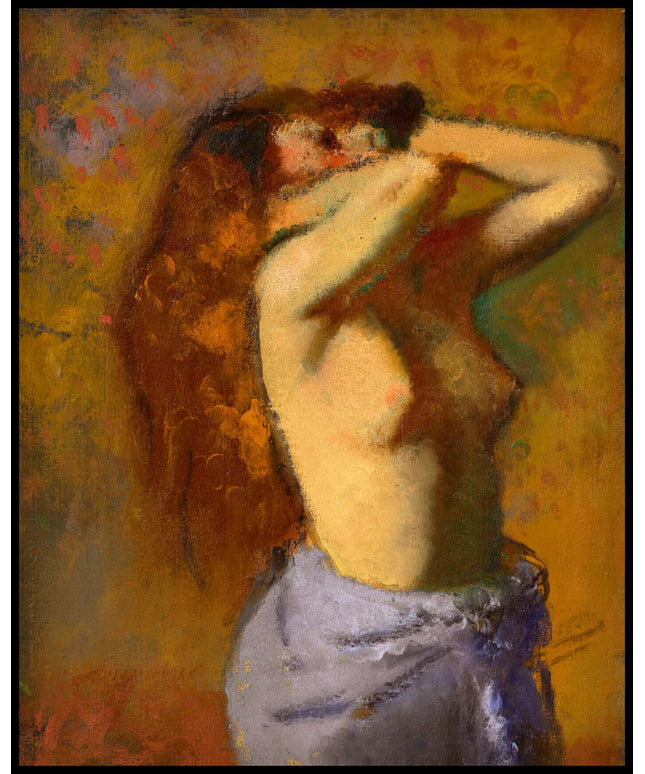 Femme en peignoir bleu le torse découvert