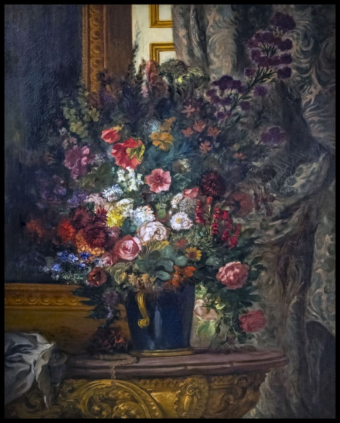 Vase de fleurs à la console