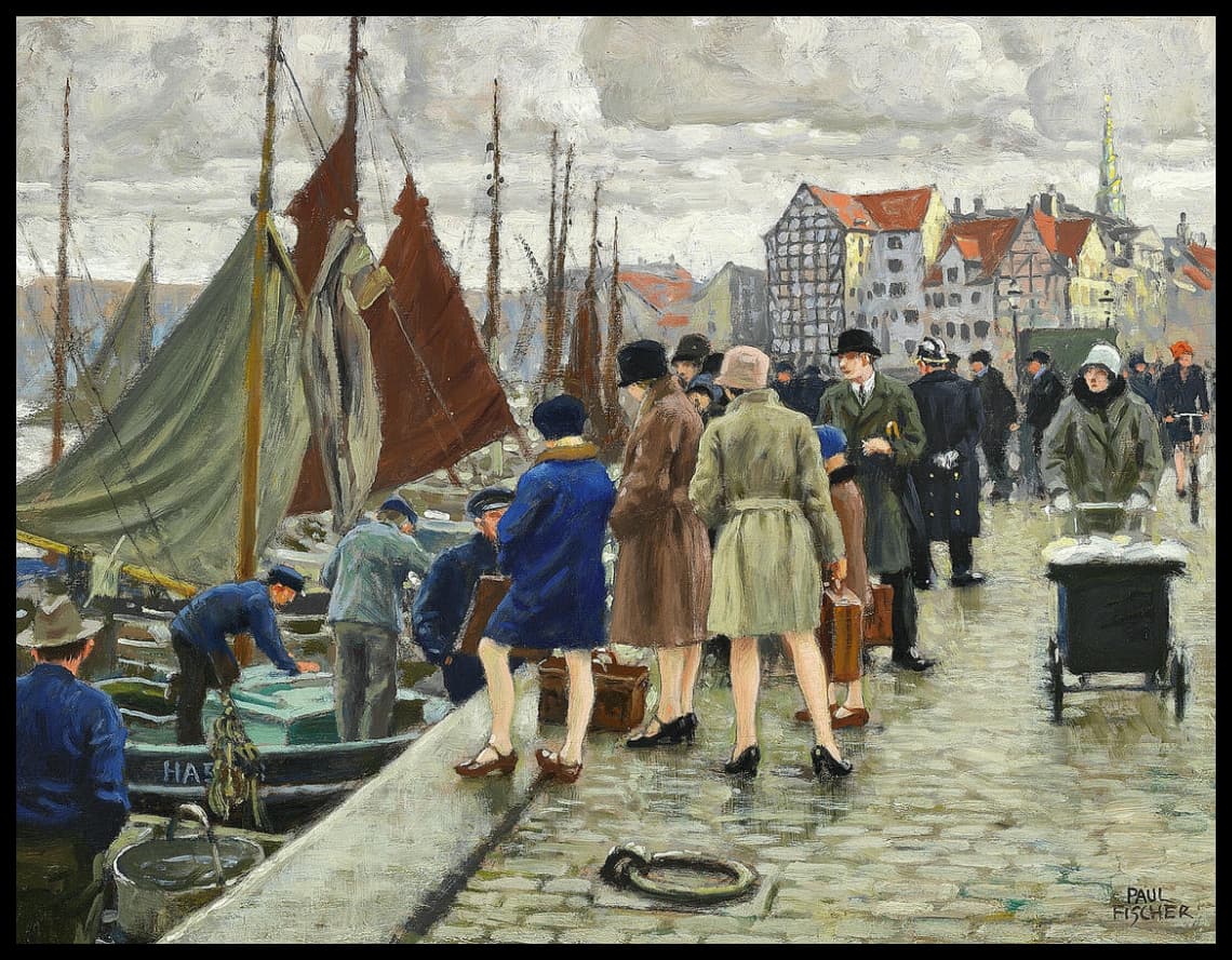 Elegante damer med klokkehatte køber fisk