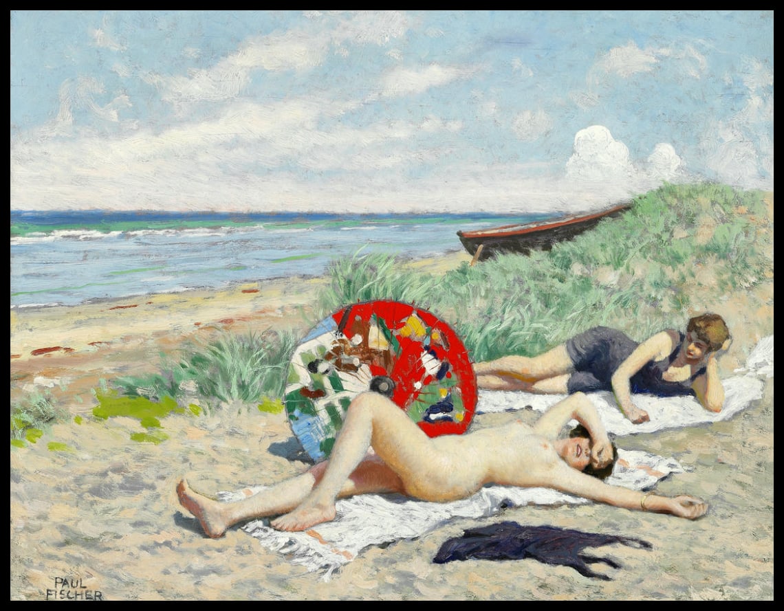 To piger og en japansk parasol på Hornbæk strand