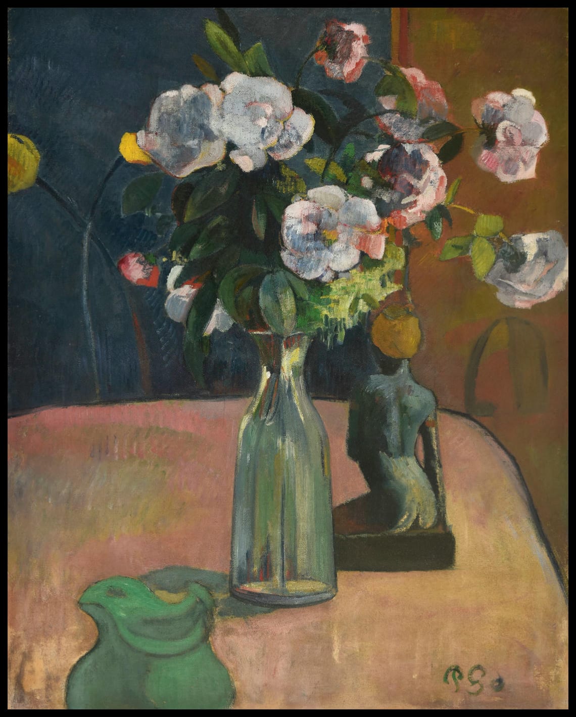 Roses et statuette