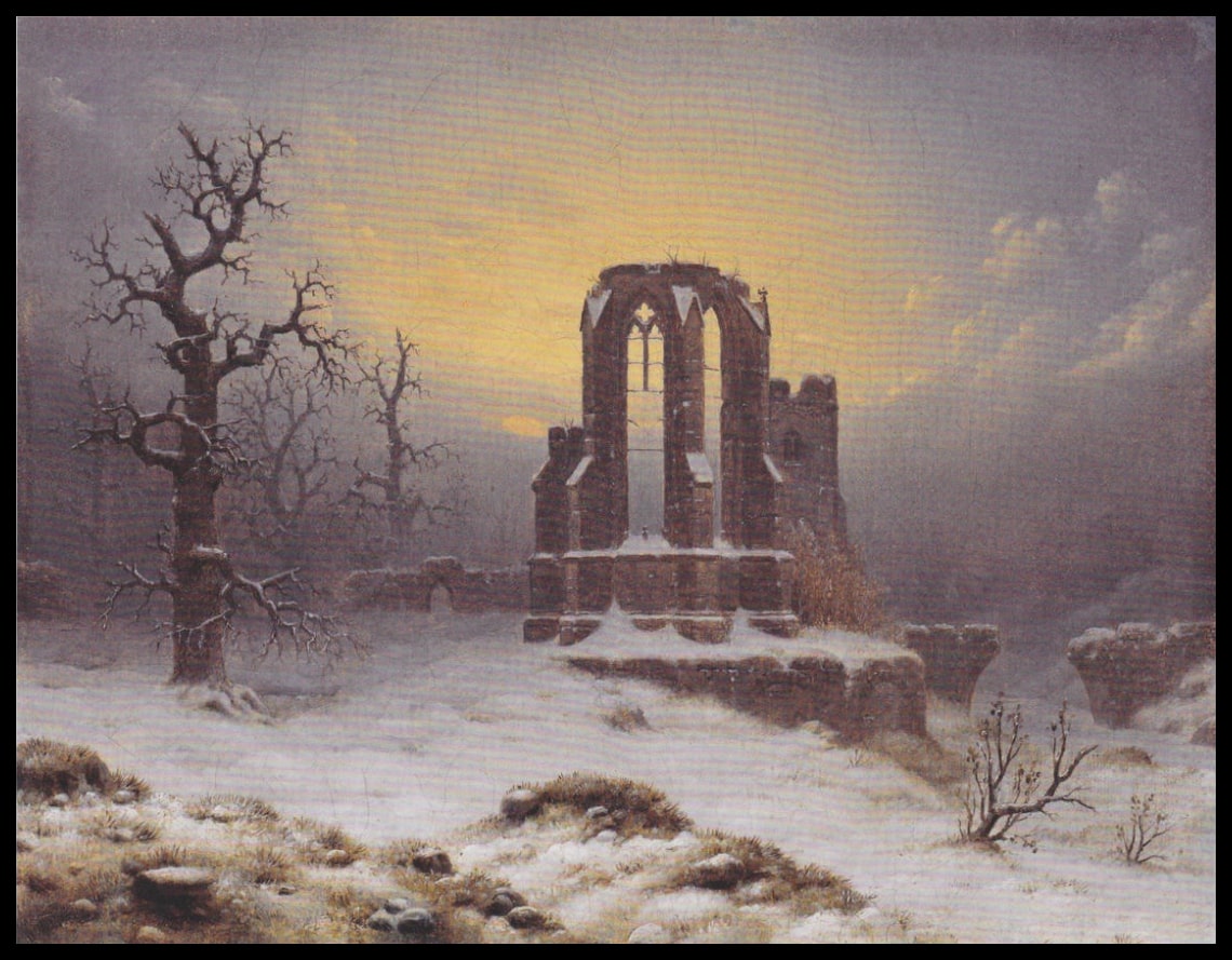 Les ruines d'une église sous la neige