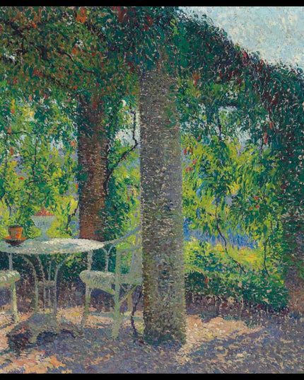 Pergola à l'angle sud du Manoir de Marquayrol dans la lumière d'un matin d'été