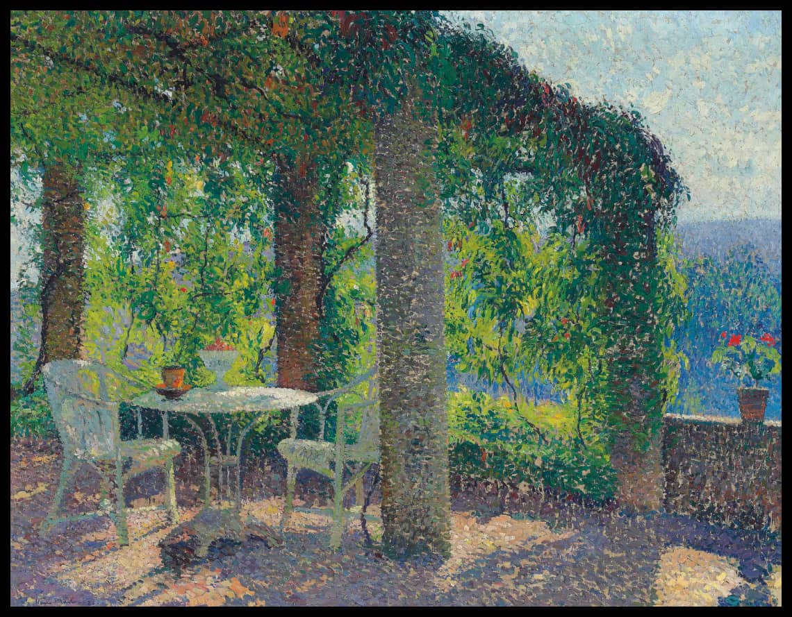 Pergola à l'angle sud du Manoir de Marquayrol dans la lumière d'un matin d'été