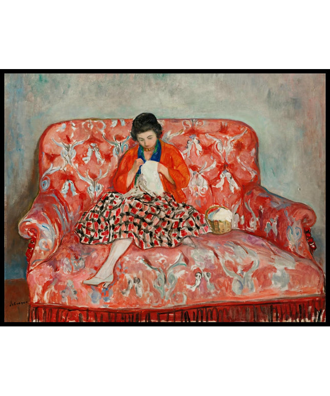 Jeune Fille Cousant Sur Un Canapé