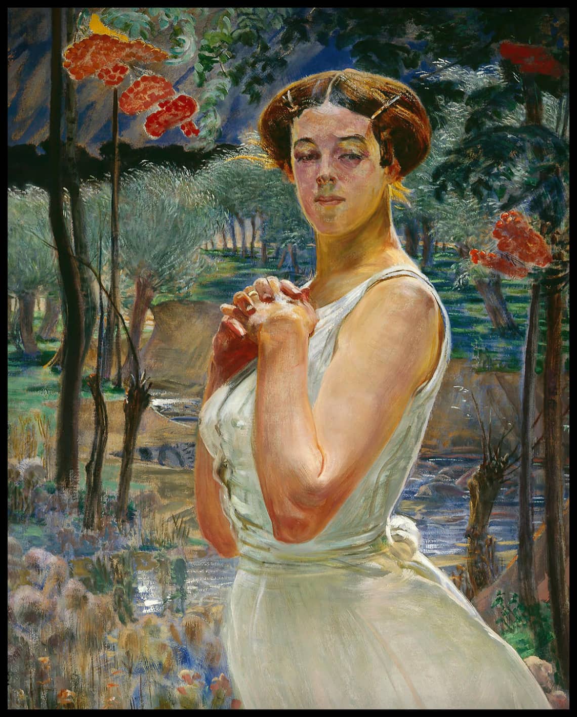 Portrait d'une femme contre un rowanberry grove