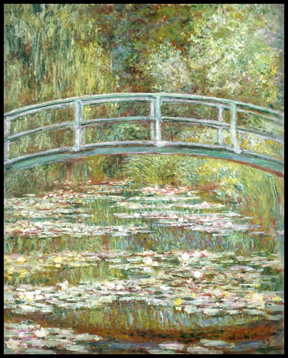 Pont sur un étang de lys d'eau