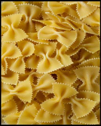 Ein Poster von mehreren Farfalle Nudeln.