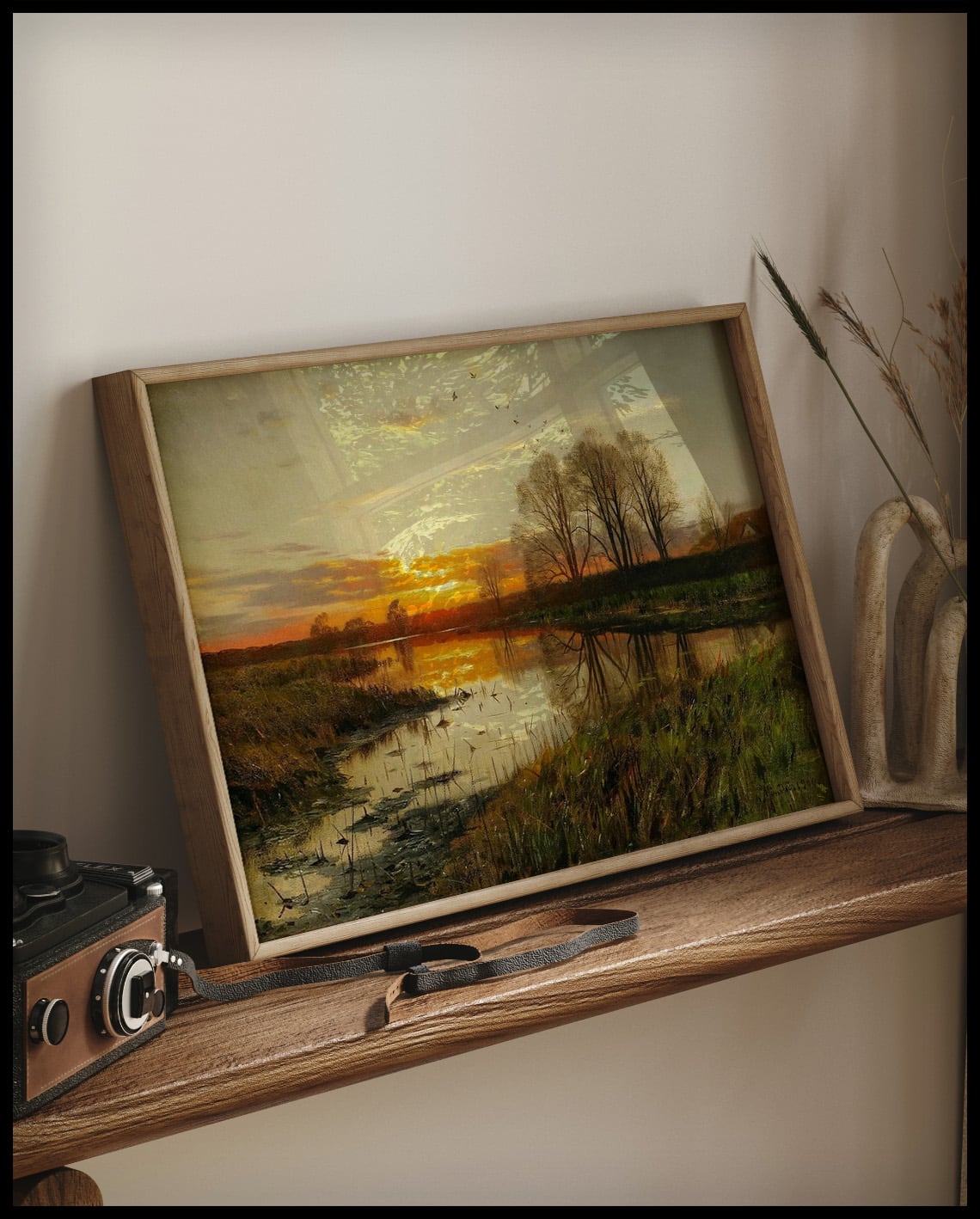 Sonnenuntergang über einem Wasserlauf