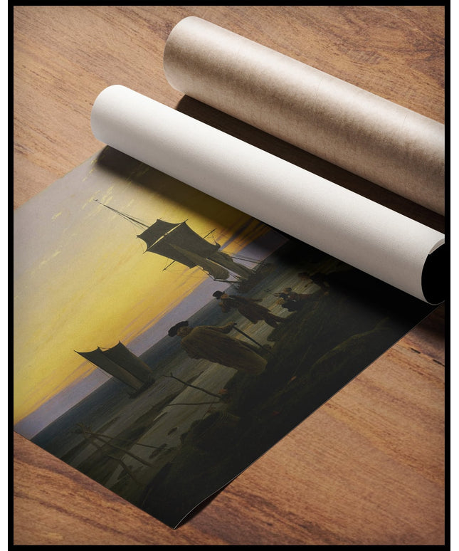 Ein Kunstdruck mit einer Szenerie aus Meer und Segelschiffen, gerollt auf einer Holzoberfläche liegend