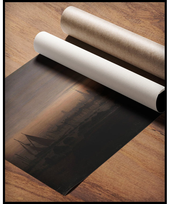 Ein Kunstdruck von einer düsteren Flusslandschaft im Mondschein bei Greifswald, gerollt auf einer Holzoberfläche liegend