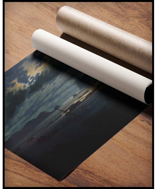 Ein Kunstdruck von einer düsteren Küstenlandschaft an der Nordsee im Mondlicht, gerollt auf einer Holzoberfläche liegend