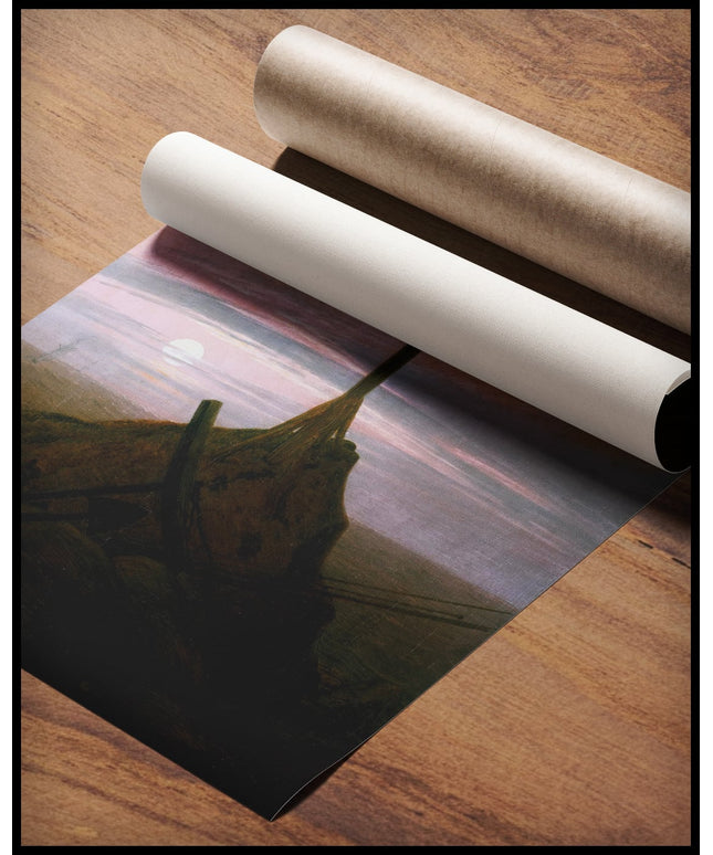 Ein Kunstdruck eines Holzkreuzes auf einem Hügel, gerollt auf einer Holzoberfläche liegend