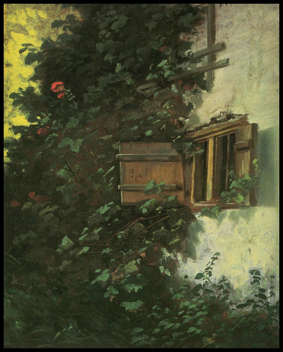 Mur de la maison avec fenêtre d'écurie et treillis bordé de roses