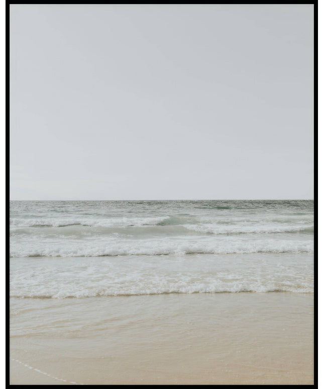 Ein Poster von einem Meeresblick auf leichte Wellen.