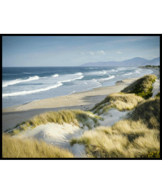 Ein Poster vom Meerblick über Dünen und Strand.