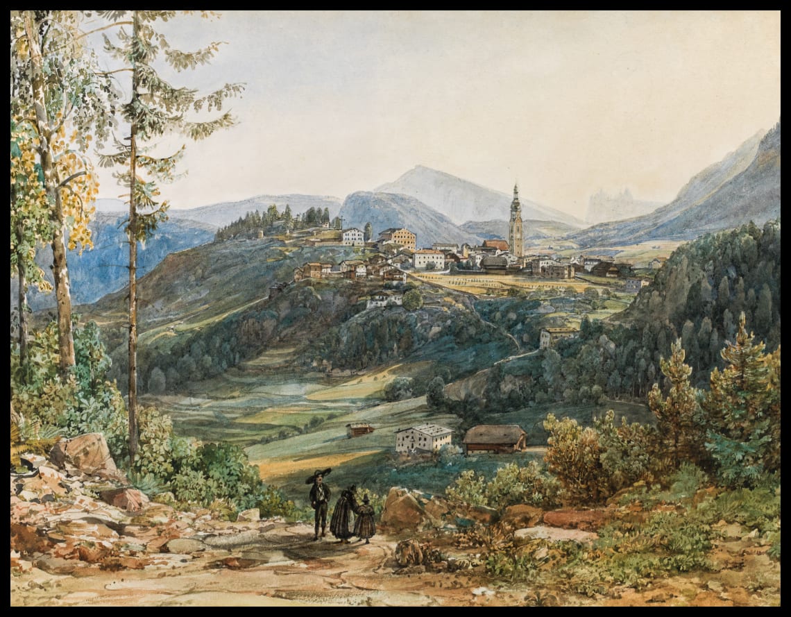 Ansicht von Kastelruth in Südtirol, im Hintergrund die Gebirge des Grödnertales