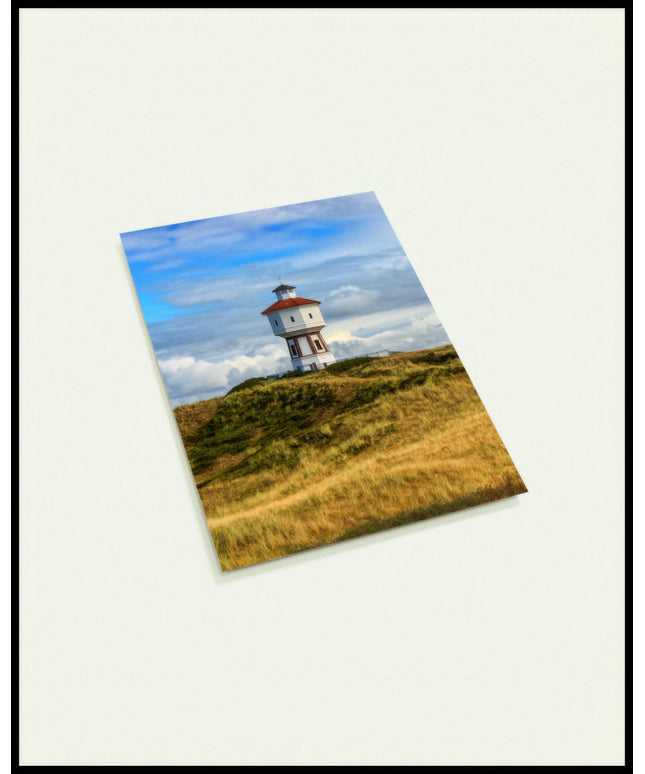 Eine Postkarte von einem weißen Wasserturm auf der Insel Langeoog.